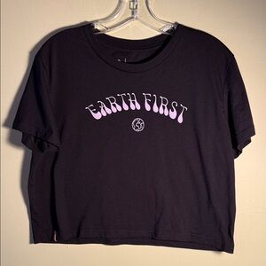 TenTree Black Cropped Tee with Graphic